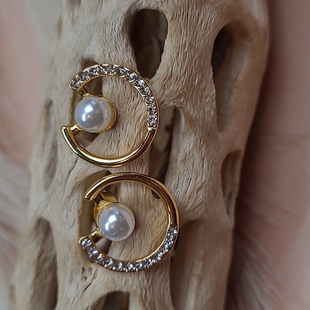 18KT YELLOW GOLD PLATED FAUX PEARL HOLLOW CIRCLE EARRINGS
